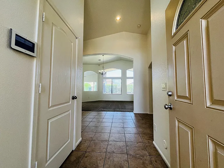 8202 S 47th Ave — Photo 4