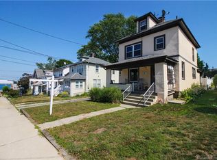 34 School St, New London, CT 06320