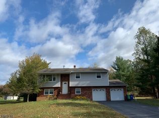 18 Scott Dr, Hillsborough, NJ 08844