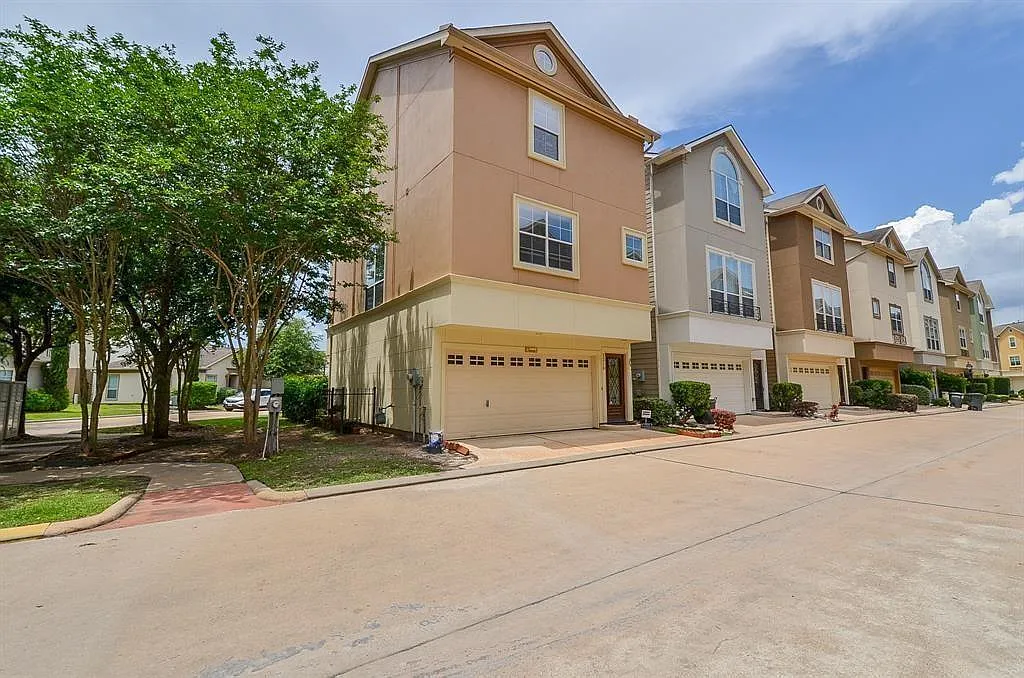 3 bed, 3.5 bath, 1796 sqft, $1,950 — Photo 2