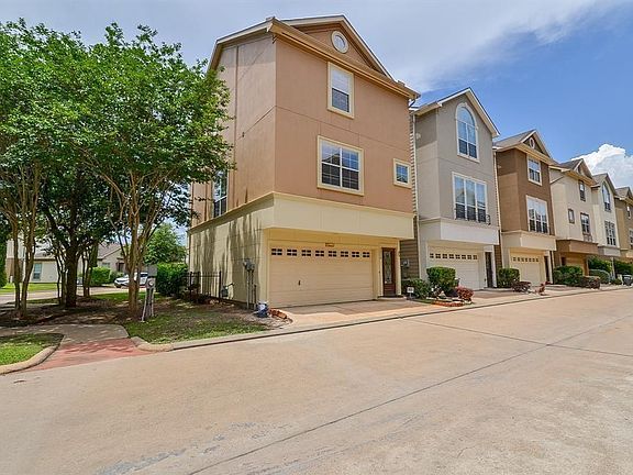 2nd image of 3316 Clearview Cir