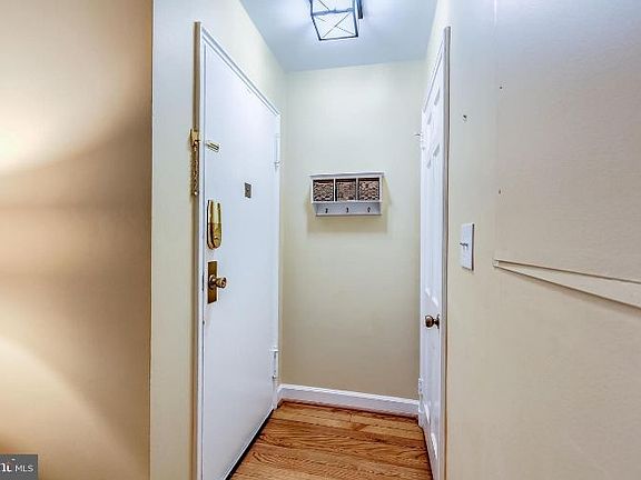 5th image of 3071 S Buchanan St APT B2