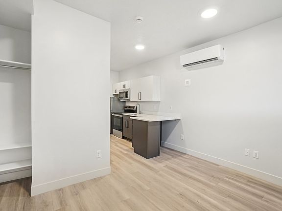 4th image of 735 W Northtemple St #0B-1Ba-1000Sqft