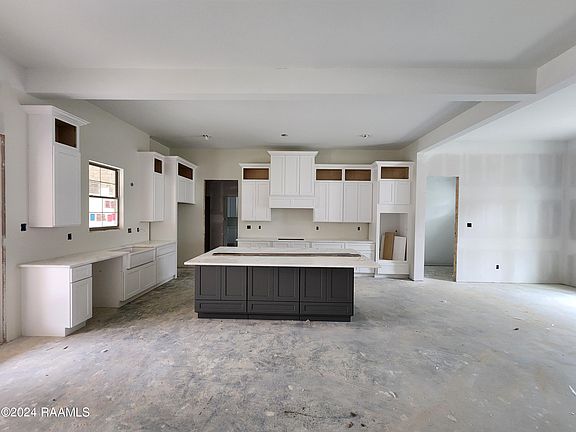 5th image of 104 Yorkshire Cir