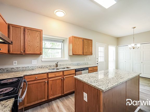 2nd image of 2615 Adams Cir