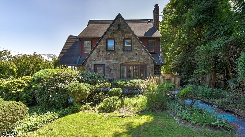 1st image of 214 Gregory Ave