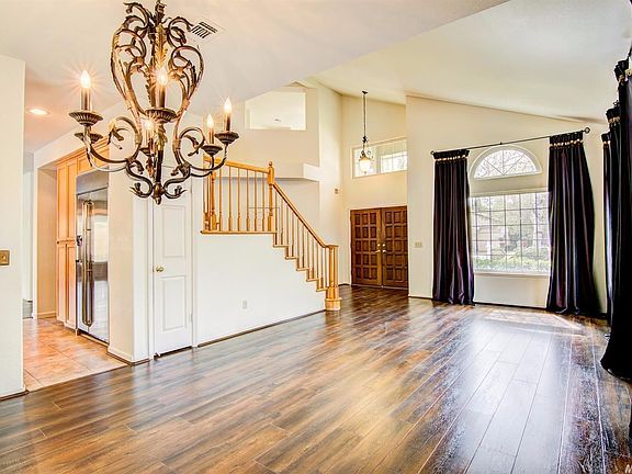 3rd image of 199 Westbury Cir