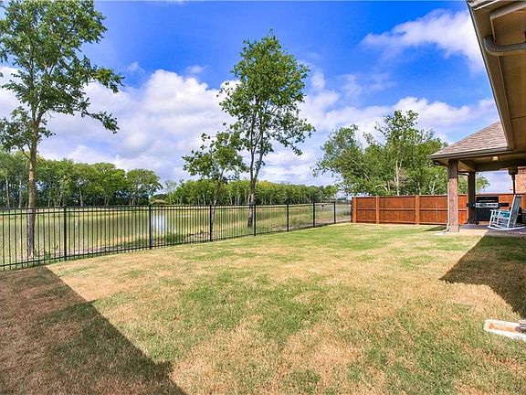 3rd image of 2105 Arrow Head Ln