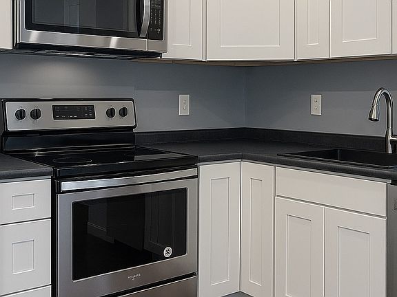 3rd image of 84 Park St