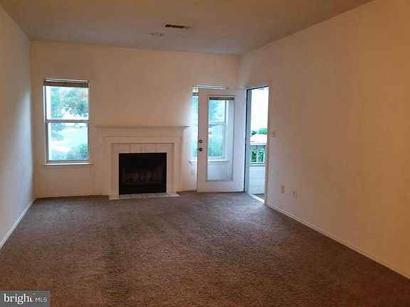 4th image of 4401 Sedgehurst Dr APT 102