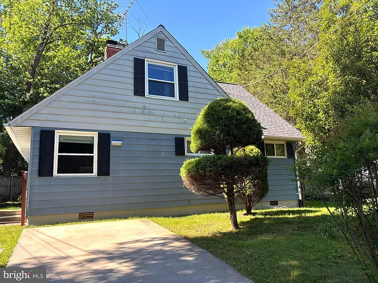 5702 Denfield Rd — Photo 2