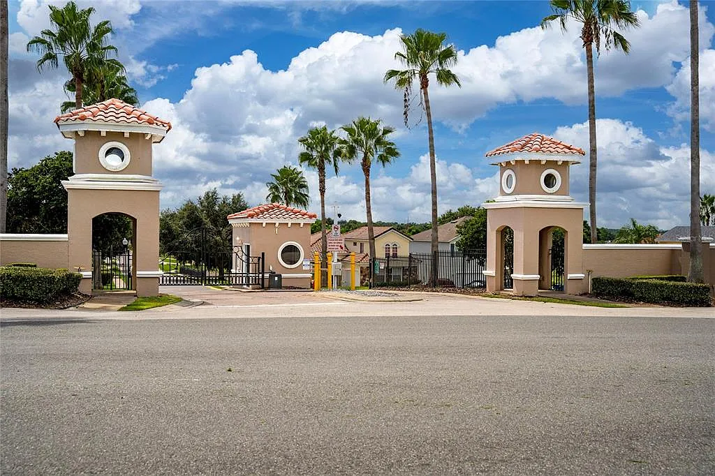 4 bed, 2.0 bath, 1812 sqft, $2,300 — Photo 3
