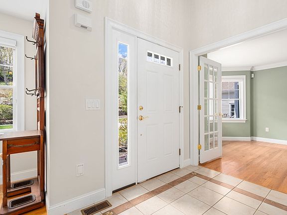 4th image of 3 Summerland Way #3