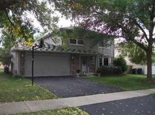 322 Springbrook Ln, Carol Stream, IL 60188