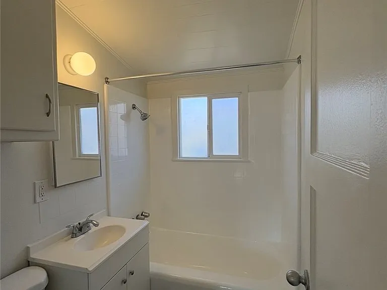 9420 Las Tunas Dr #C — Photo 11