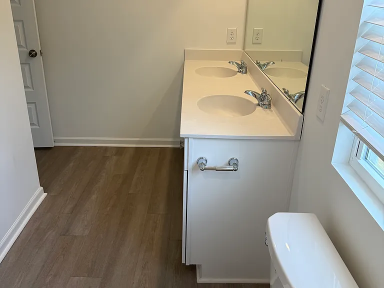 Upstairs full bathroom