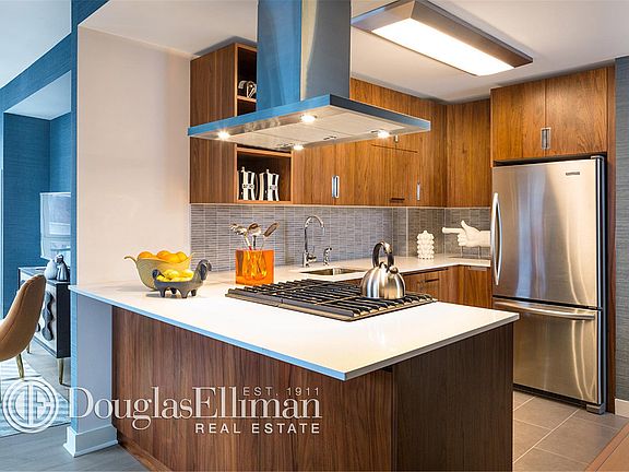 4th image of 500 W 30th St Ph 2D