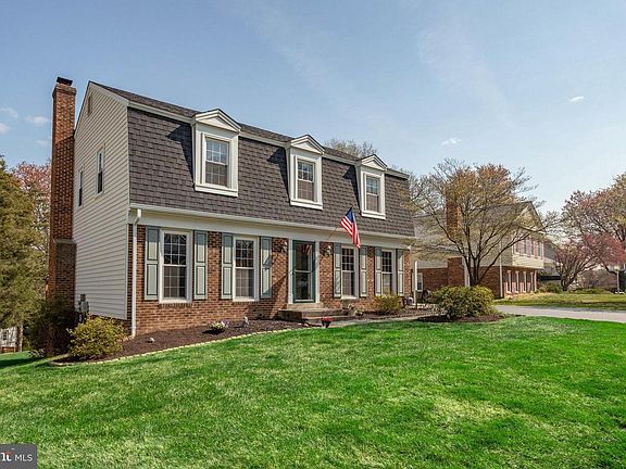 2nd image of 5528 Shooters Hill Ln