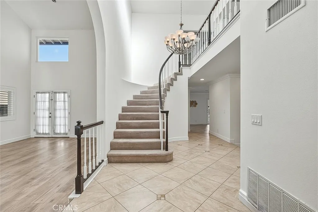 5 bed, 2972 sqft, $6,200 — Photo 4