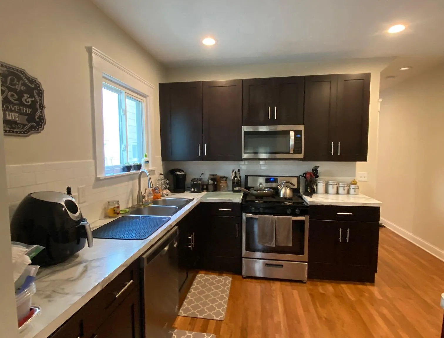 3 bed, 1900 sqft, $2,100 — Photo 2