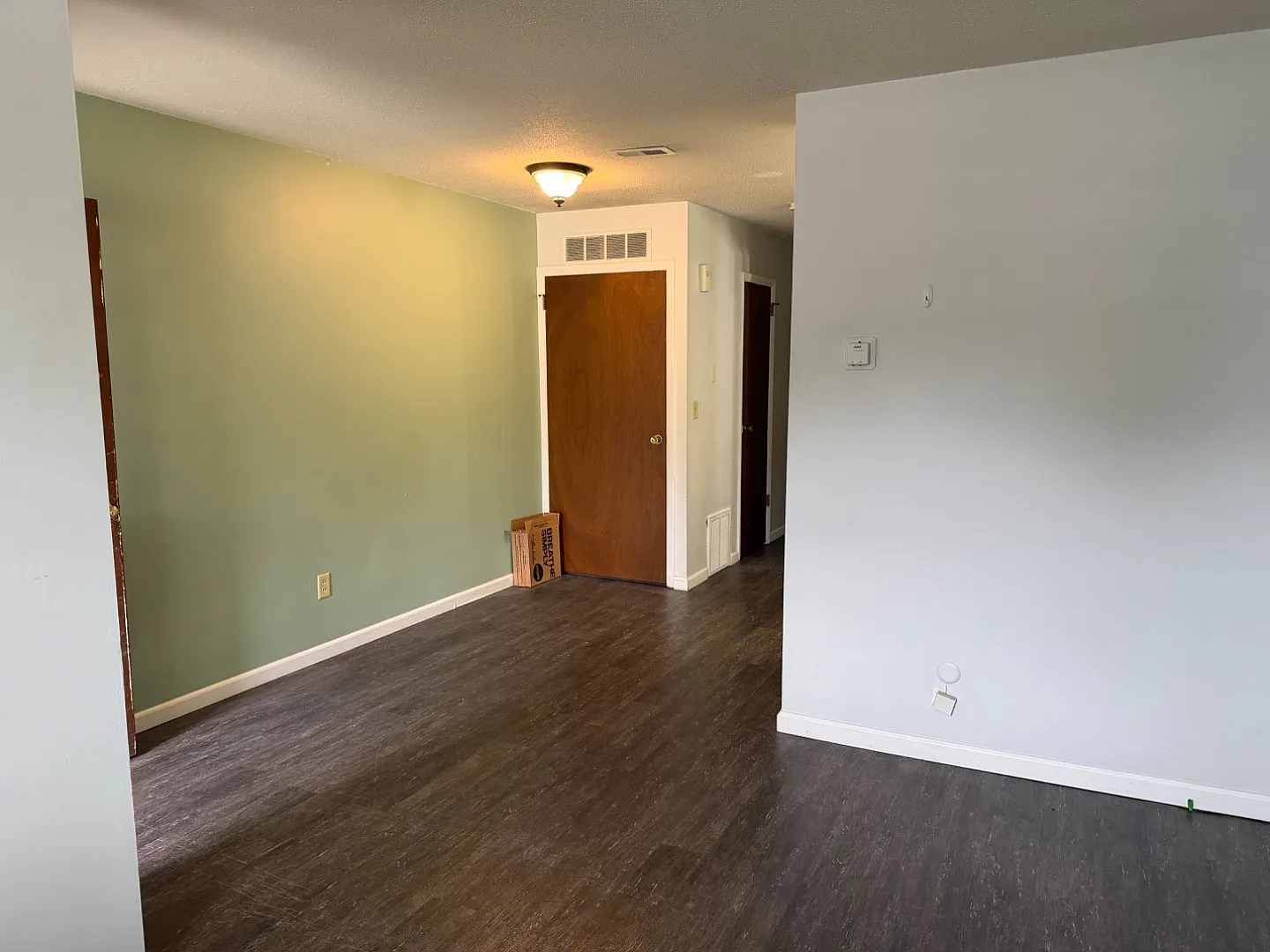 211 N Lincoln St - 9 — Photo 3