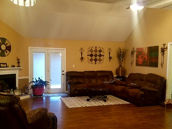 4th image of 1705 Greenbriar St