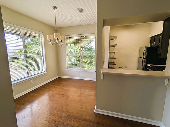 3rd image of 820 North St APT 7