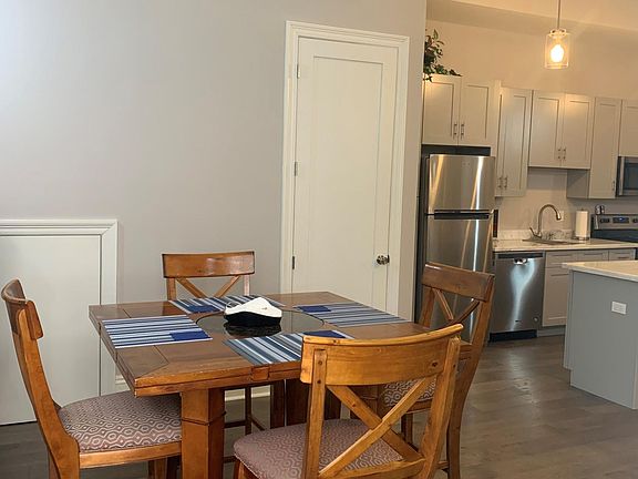 4th image of 1015 Josephine St