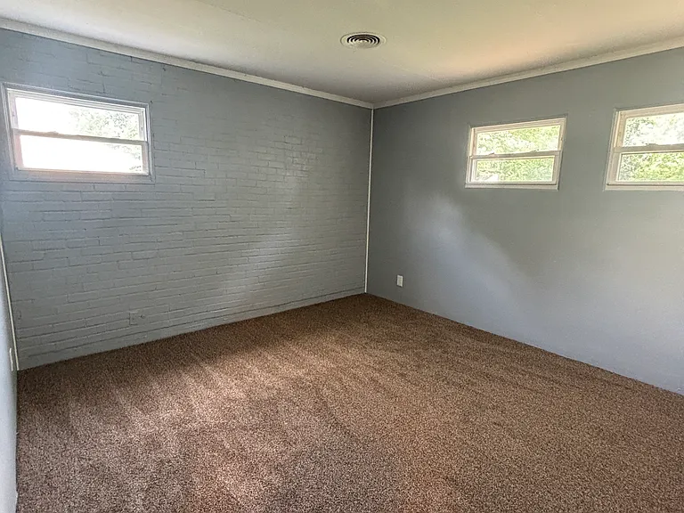 1635 Claudia Ave — Photo 11
