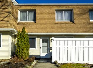 60 Storm Dr, Holtsville, NY 11742