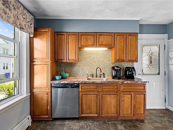 5th image of 7 Gareau St