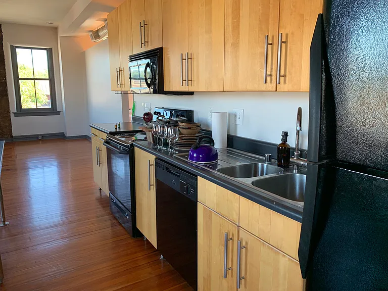 913 Monmouth St #3C — Photo 2