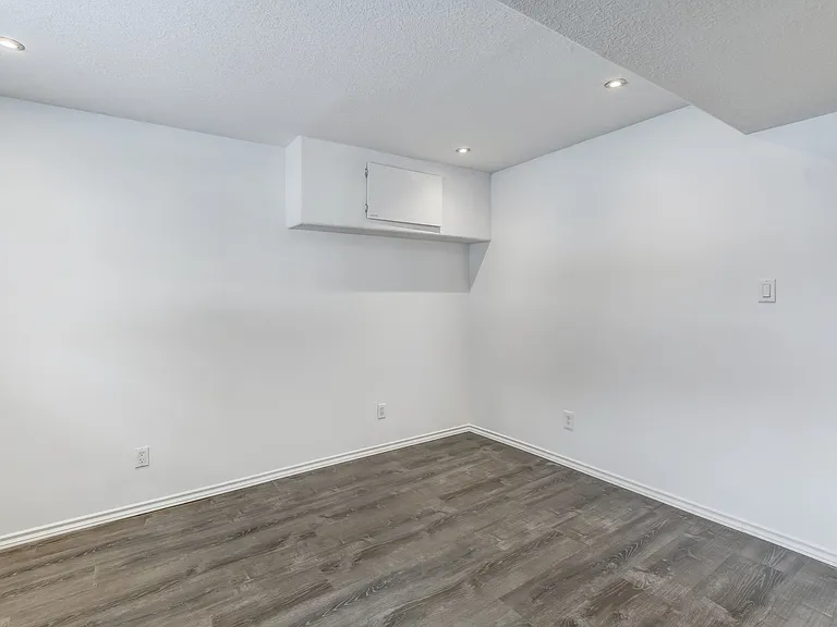 414 60th Ave NE #B — Photo 5