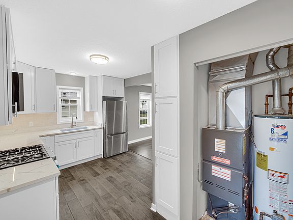 3rd image of 154 N Madison Ave