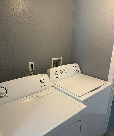 10902 Merrywood Dr — Photo 12