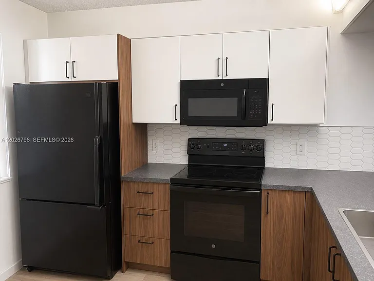 1705 Whitehall Dr #304 — Photo 7