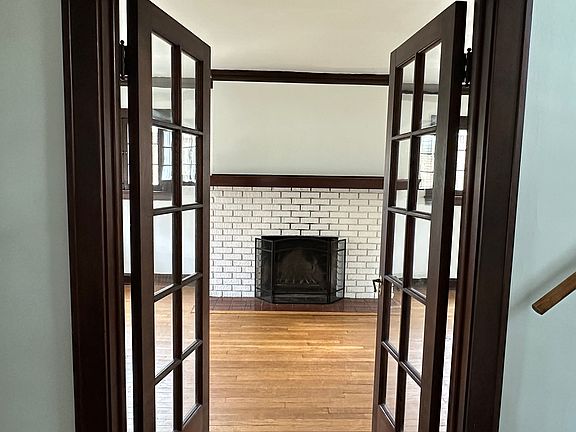 3rd image of 1634 Chesterland Ave