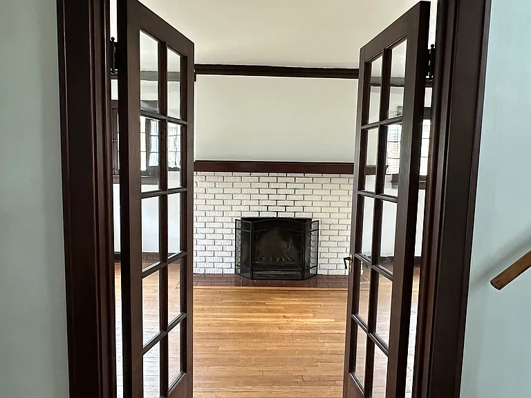 1634 Chesterland Ave — Photo 3
