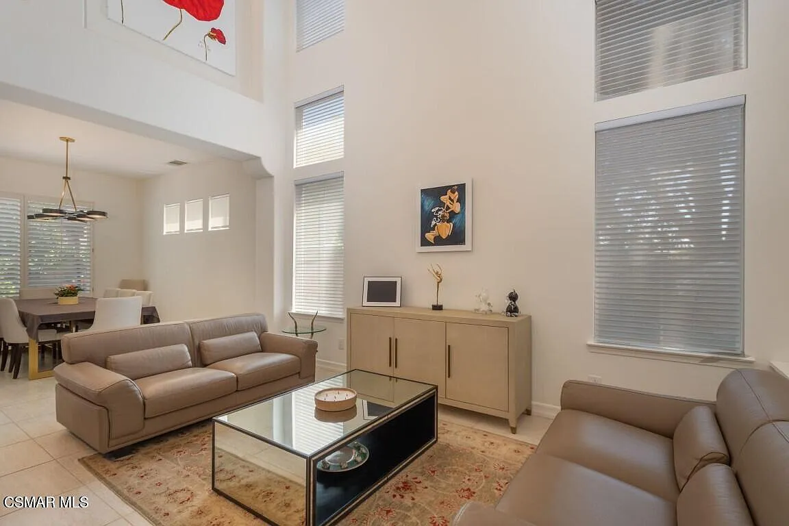 5 bed, 4.5 bath, 3395 sqft, $7,500 — Photo 3