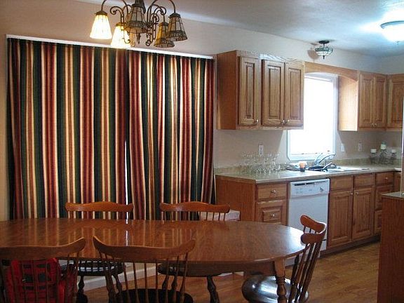 3rd image of 603 NE Avenue G