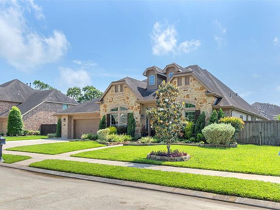 2nd image of 403 Old Orchard Way