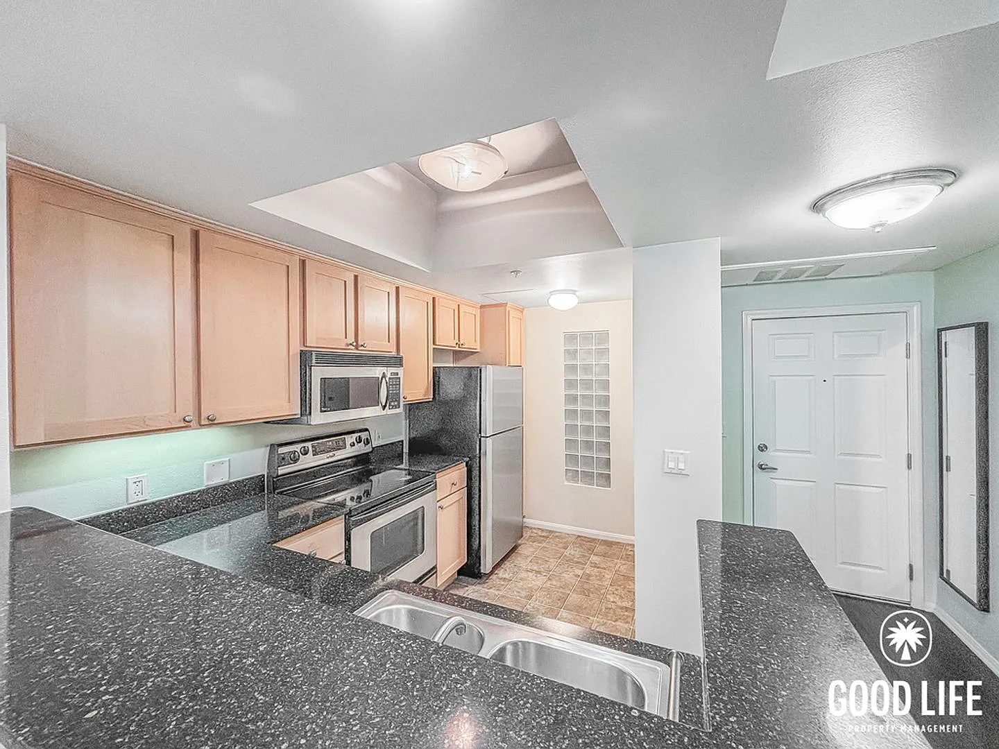 SD: Great 600 sqft Studio in Bankers Hill w/ all the amenities! — Photo 2