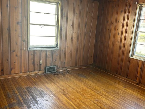3rd image of 237 Lisbon Ave Floor 1