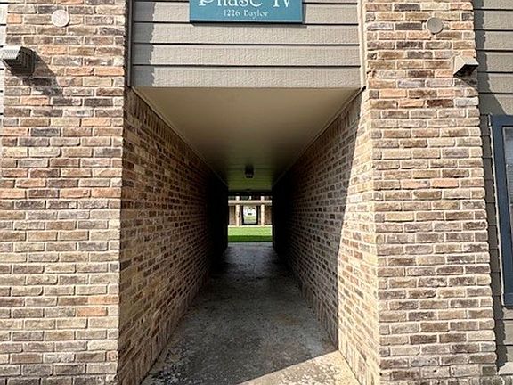 3rd image of 1226 Baylor Ave APT 113
