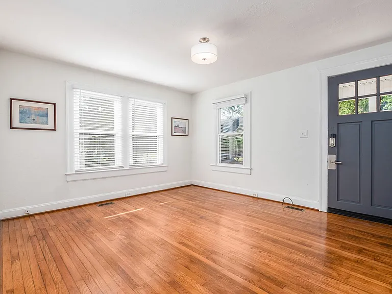 2636 Lawndale Ave — Photo 4