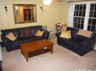 8402 Transit Ln, Baldwinsville, NY 13027