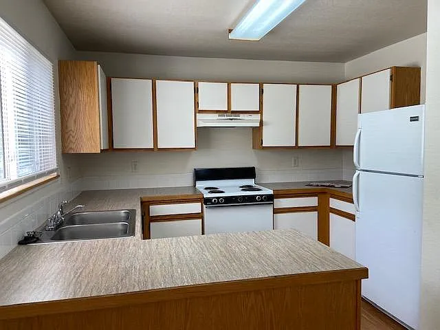 219 W Myrtle St #C — Photo 3