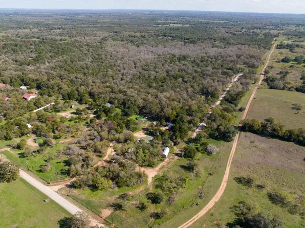 562 Mount Pleasant Rd, Cedar Creek, TX 78612