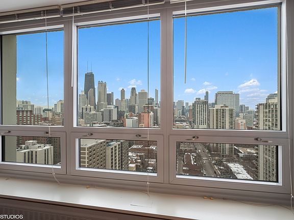 4th image of 88 W Schiller St APT 2706