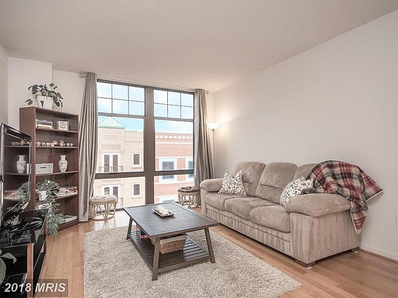 4th image of 1021 N Garfield St APT 536